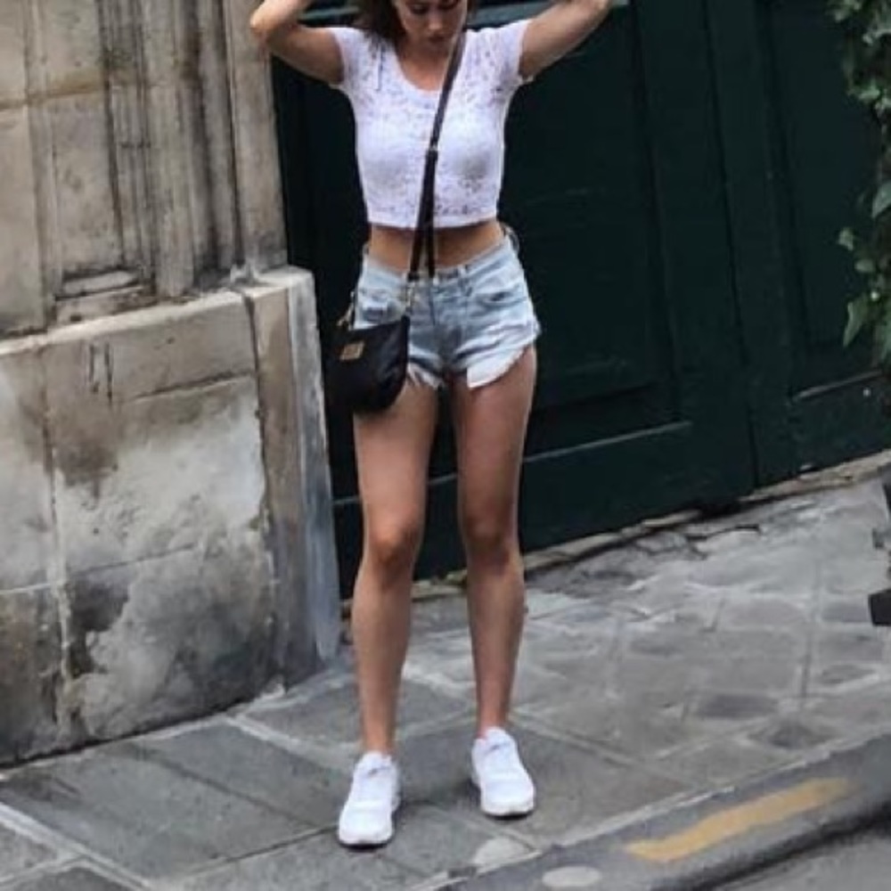 Talula / Aritzia size 26 jean ripped shorts